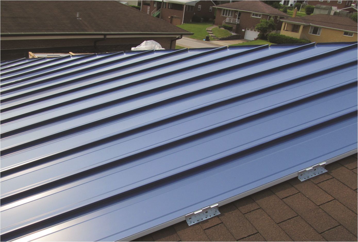 Installation of a new blue metal roof